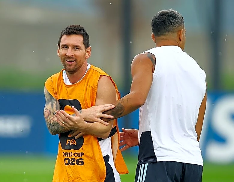 Soccer-Extended Indian Summer brings Messi back to the summit again