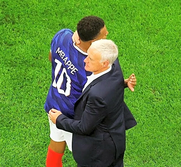 Soccer-Mbappe pays tribute to 'legend' Deschamps ahead of coach's final dance at World Cup
