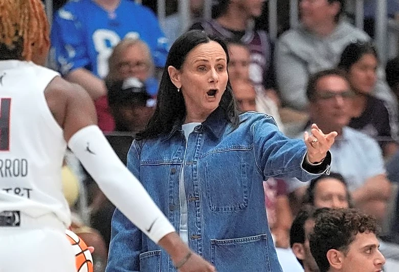 Basketball-Tempo coach Brondello suspended one game after 'inappropriate comment'