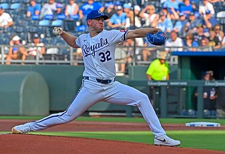 Royals RHP Stephen Kolek (flexor) hurt on rehab assignment, placed on IL