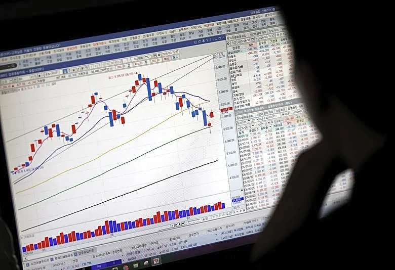 'I couldn't breathe':South Korea's frenzied stock trading exposes margin loan risks