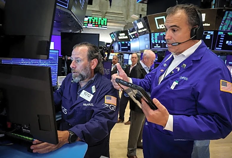 Wall St futures edge higher ahead of this week's megacap earnings