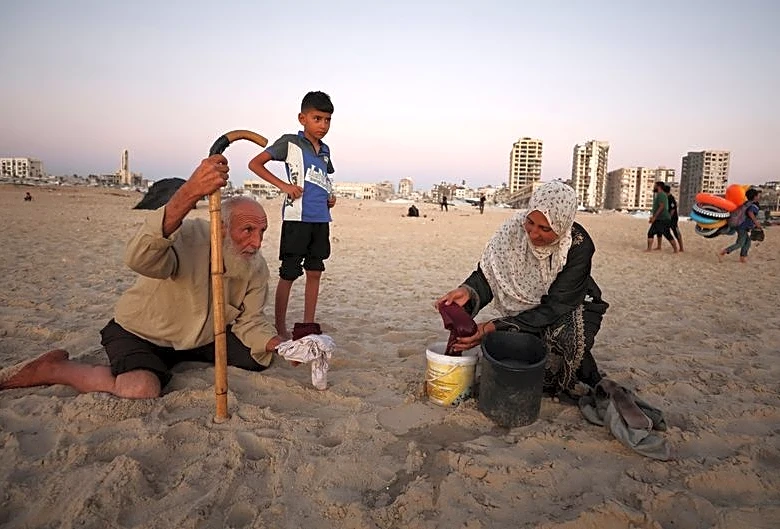 In Gaza, a mother's hunt for water lays bare a worsening health crisis