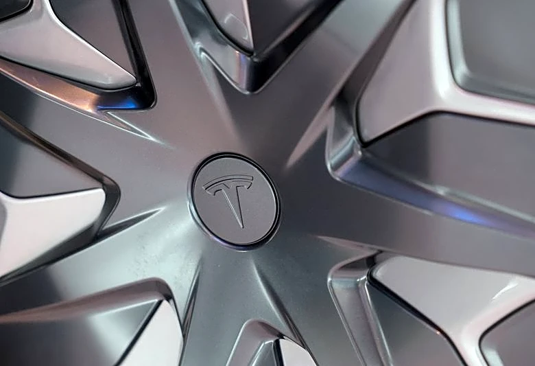 Tesla cash burn to test investor faith in AI bets