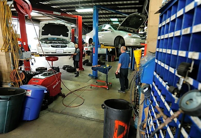 Genuine Parts cuts full-year profit forecast on inflation, weaker consumer spending