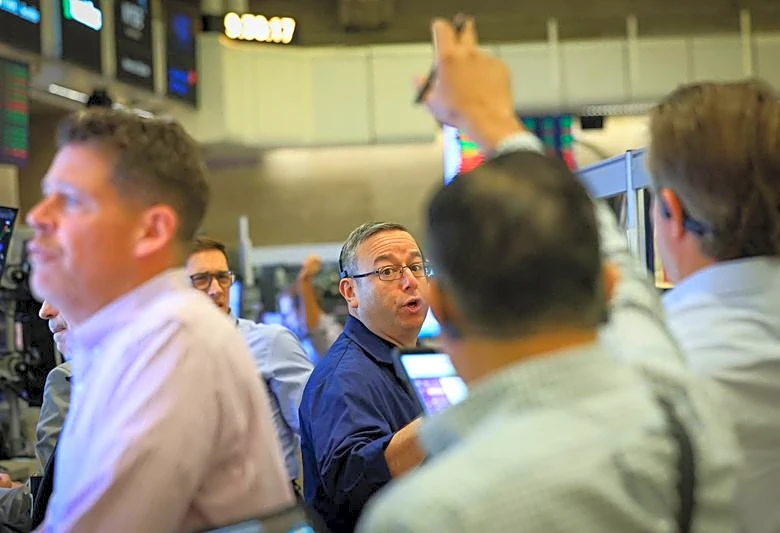 Wall St futures edge lower as caution builds ahead of Big Tech earnings
