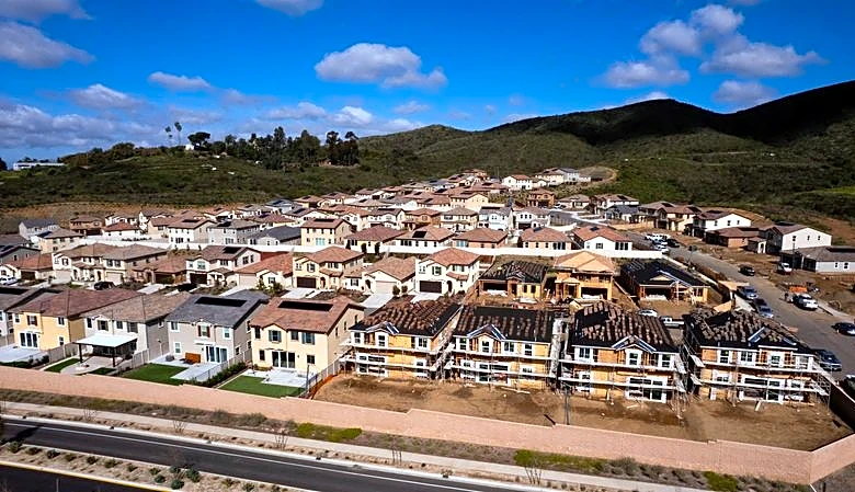 US 30-year mortgage hits 11-month high, MBA says