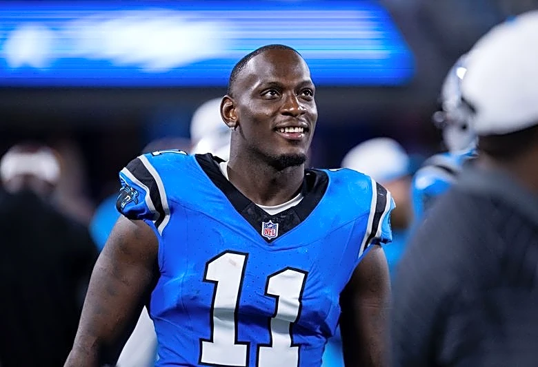 Panthers OLB Nic Scourton leaves practice, fears right ACL tear