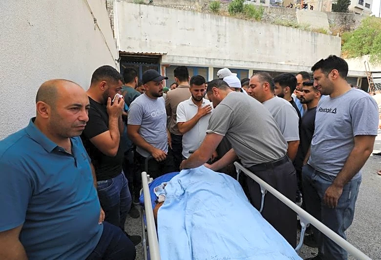 Four Palestinians and one Israeli killed in West Bank shooting