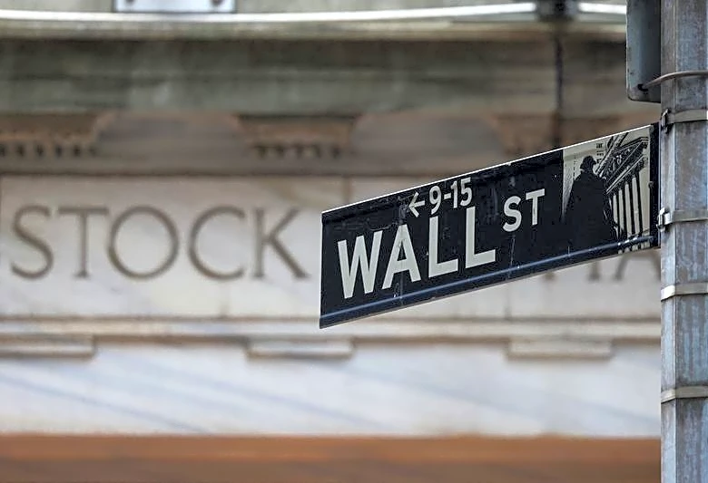 US investment-grade bond funds see $7 billion record weekly outflows
