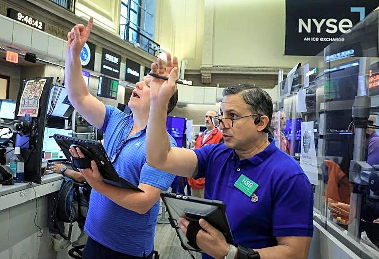 Wall St edges higher as investors juggle earnings, Mideast risks and tariffs