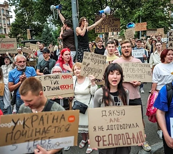 Ukrainians back ousted defence minister as political crisis brews
