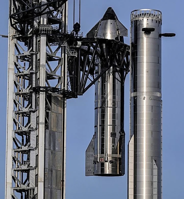 SpaceX launches 13th Starship test, briefly deploys first upgraded Starlinks