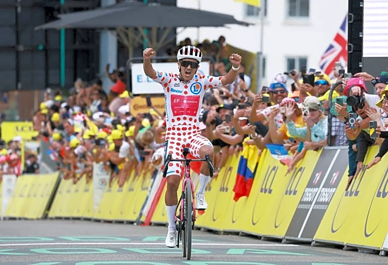 Cycling-Ecuadorian Carapaz wins 20th stage of Tour de France