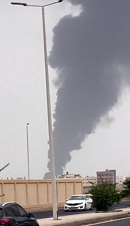 Iran war spreads to Red Sea and Caspian, Gulf quiet as US forgoes strikes