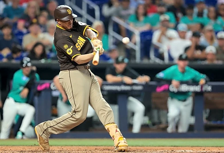 MLB roundup: Marlins blow lead to Padres, lose club-record 12th straight