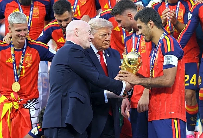 Soccer-Infantino accuses World Cup critics of spreading hate in open letter