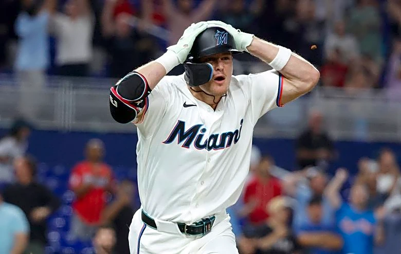 MLB roundup: Marlins end 12-game skid by overtaking Phillies in ninth
