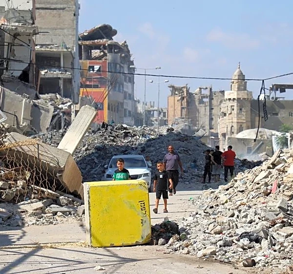 Israel's yellow line, a shifting edge of war pushing Gazans from home