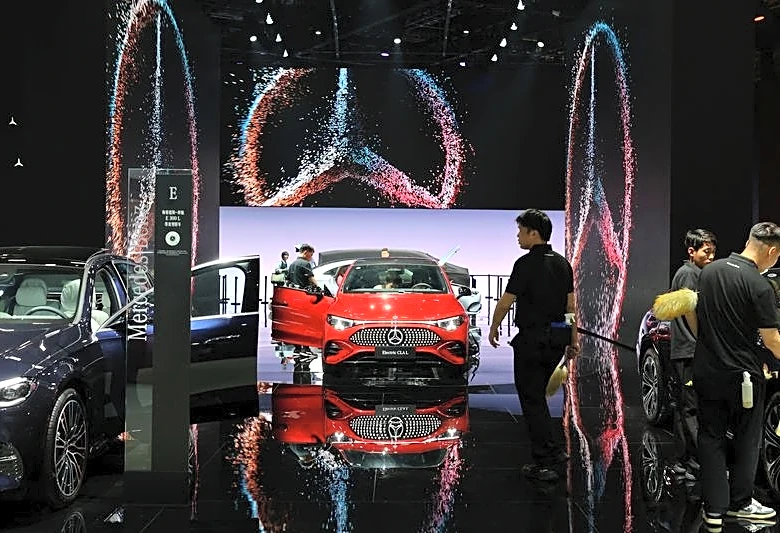 Mercedes gets shares boost on stable second quarter despite China woes