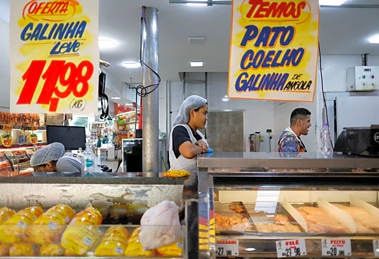 Brazil inflation nears target band, supporting more monetary easing