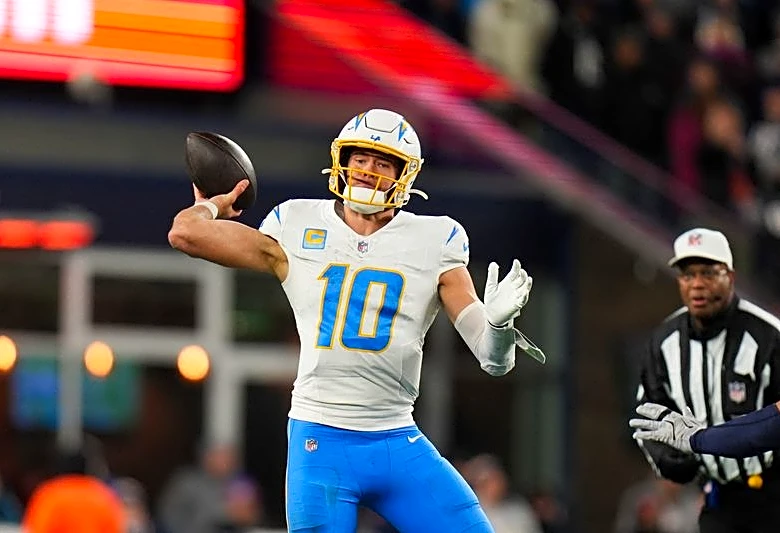 Chargers QB Justin Herbert, singer Madison Beer engaged