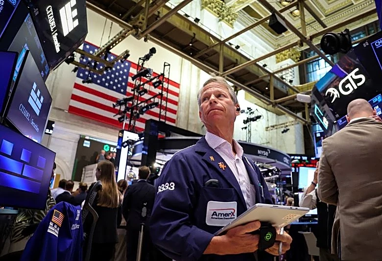 S&P 500 climbs as investors await tech earnings