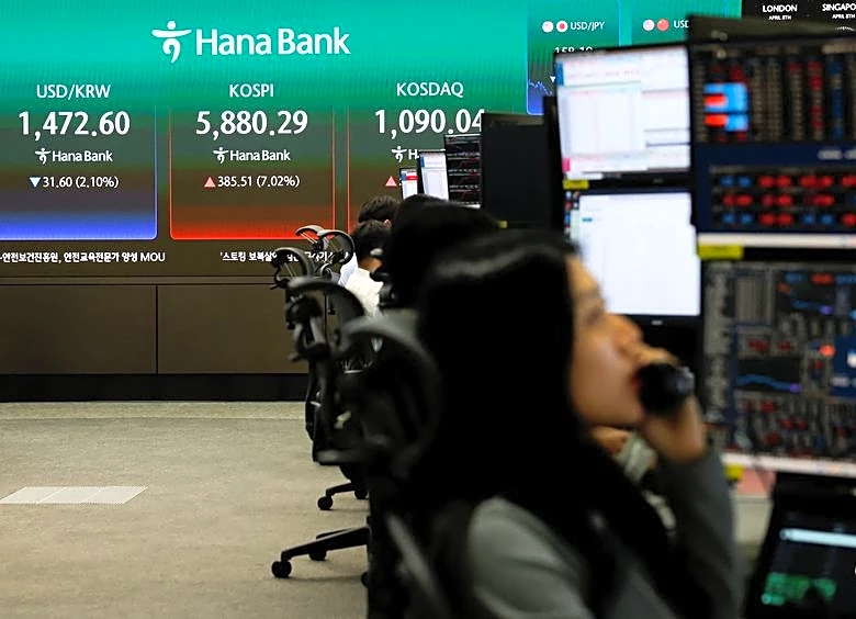 South Korea stock rout breaks records as SK Hynix earnings disappoint