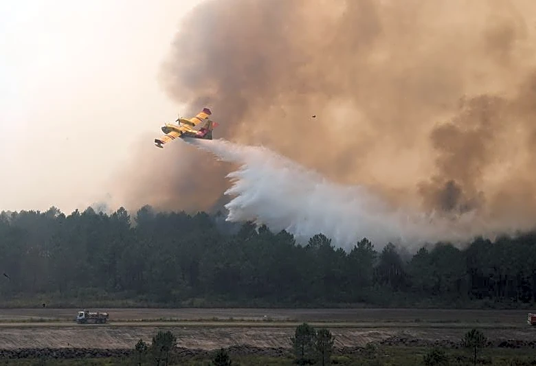 Fire crews keep blazes near Bordeaux under control as heatwave picks up