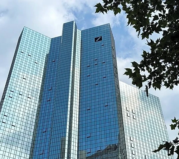 European bank rally rolls on as Deutsche Bank, UBS report profit jump