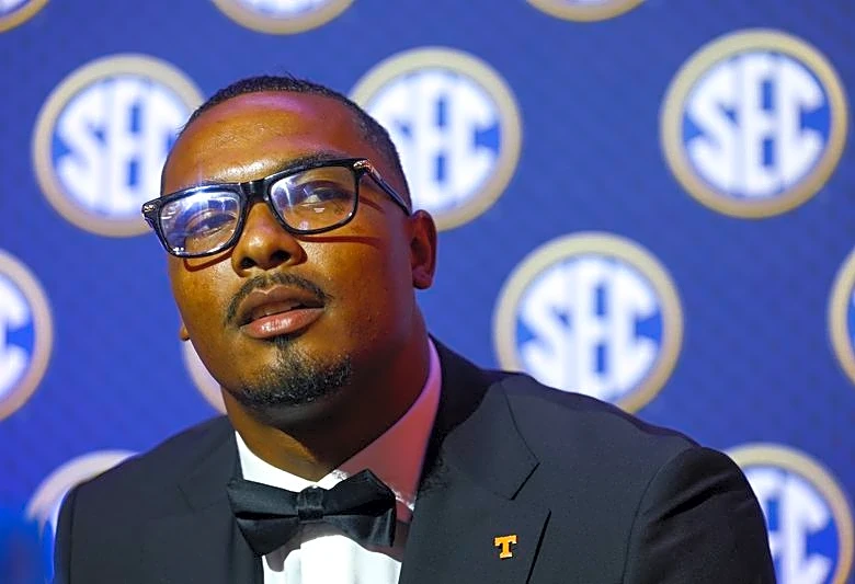 Vols LB Arion Carter suspended 2 games for accepting plane ticket