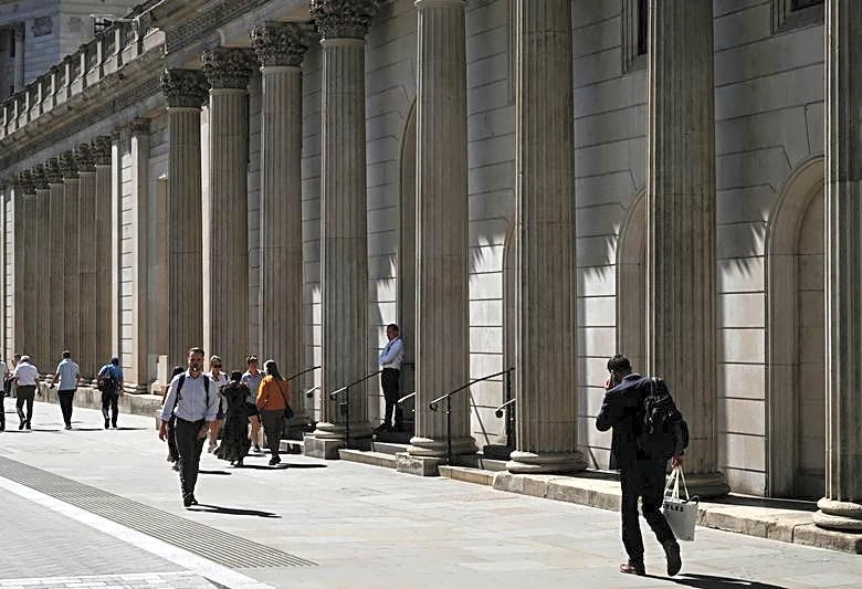 Bank of England to keep rates steady while oil prices gyrate