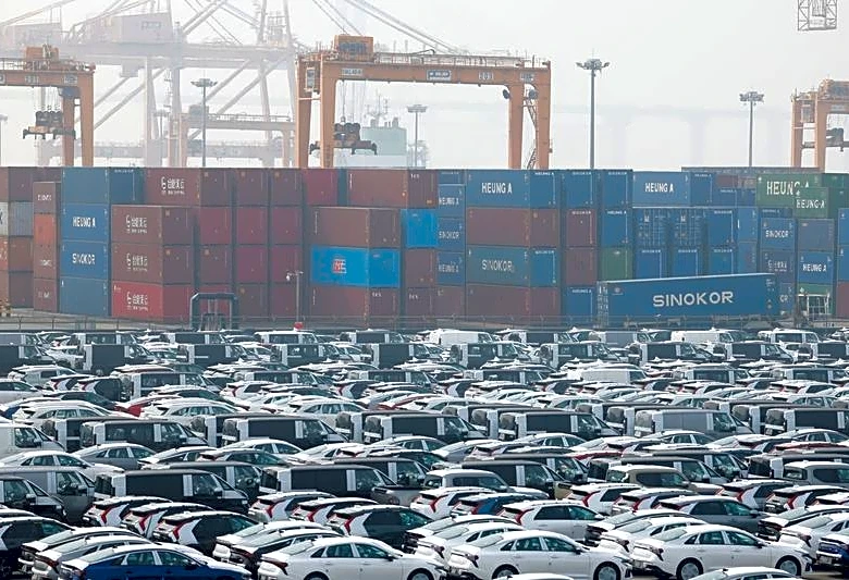 South Korea export growth seen easing but chip boom to hold