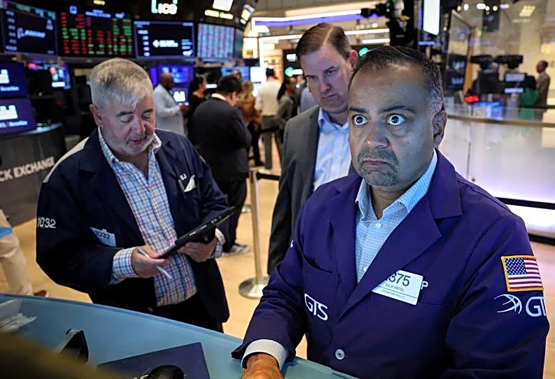 Microsoft rally lifts stocks, 30-year Treasury yield hits 19-year peak