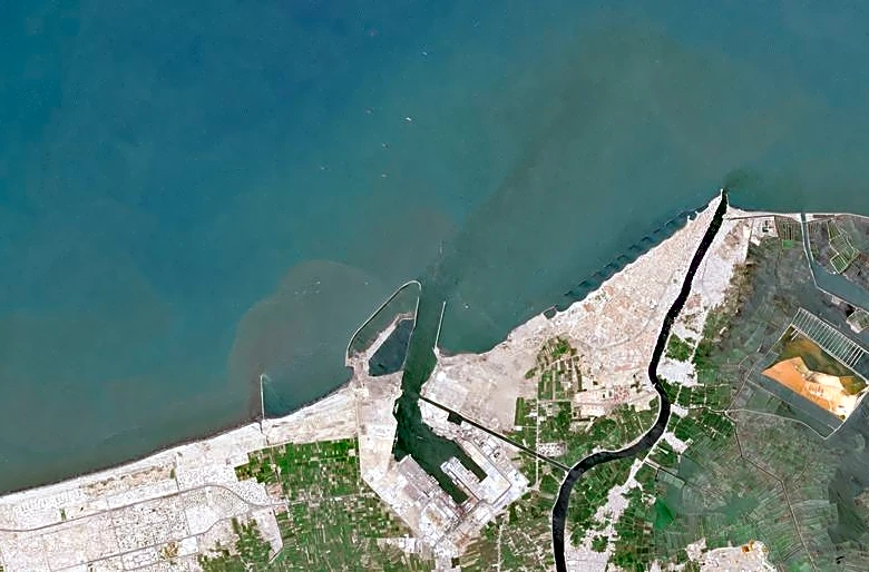 Analysis-Drone strike in Egypt sparks security concerns about Suez oil exports