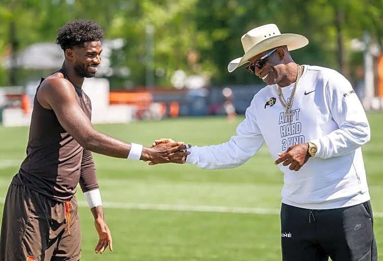 All-Pro dad: With Deion present, Shedeur Sanders runs Browns' offense