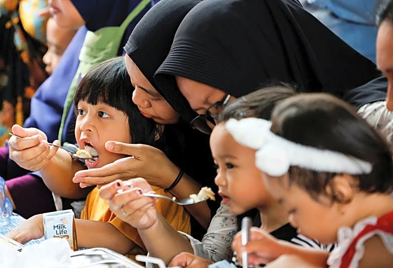 Indonesia court bars use of education budget to fund free meals starting from 2028