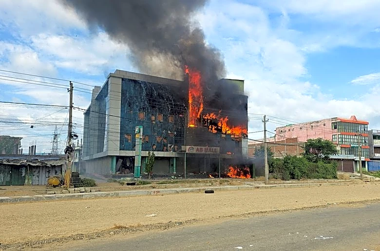 Several towns in Nepal under curfew after sectarian violence