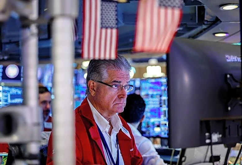 Stocks climb as strong tech results reignite AI trade, yen swings