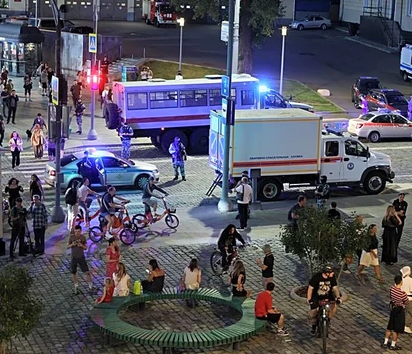 Bomb carried by woman kills three, injures 21 near Moscow restaurant, authorities say