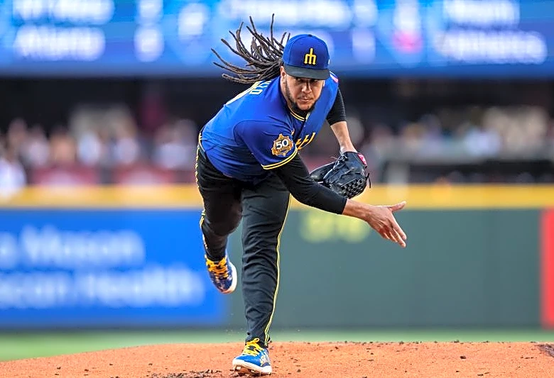 White Sox add veteran RHP Luis Castillo, send 3 players to Mariners