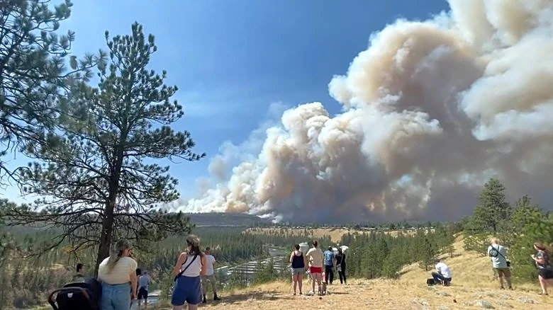 Fires on more than 250,000 acres of Washington state prompt evacuations