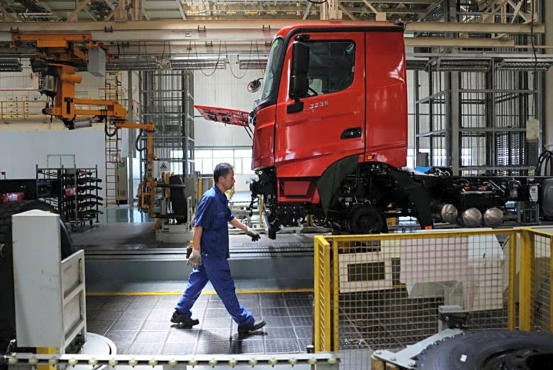 China factory growth slows to 4-month low in July, survey shows
