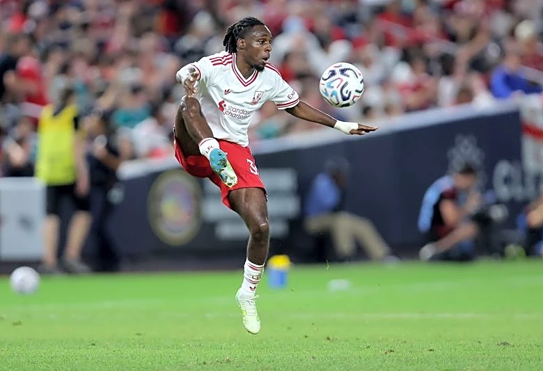 Soccer-Liverpool boss Iraola downplays Frimpong injury concerns