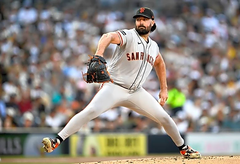 Reports: Padres acquire LHP Robbie Ray from Giants