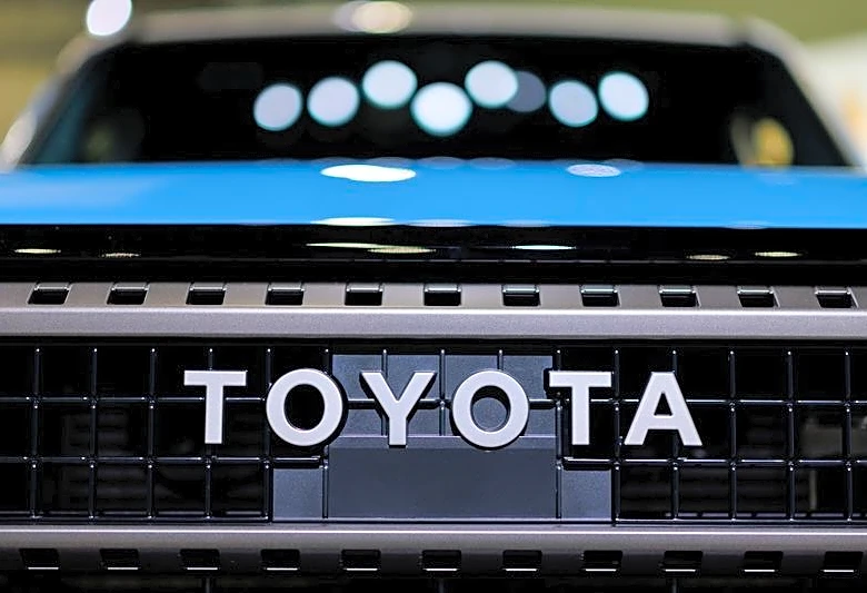 Toyota lifts annual forecast and announces stock buyback, but shares fall