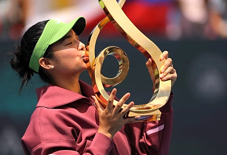 Tennis-Filipina Eala lives up to the hype with Washington triumph