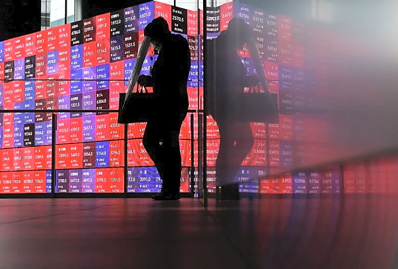 Asia shares surge on tech mood swing, oil retreats