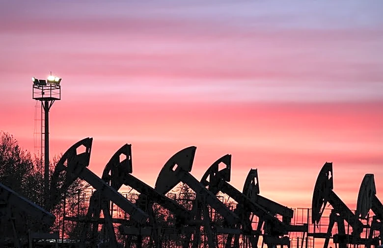 Oil steadies after two-day slump as investors eye Hormuz traffic
