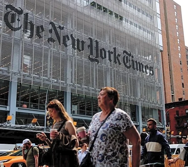 New York Times' slower subscriber growth in busy news cycle sparks share selloff
